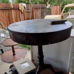 Antique Oval table, w/drawer