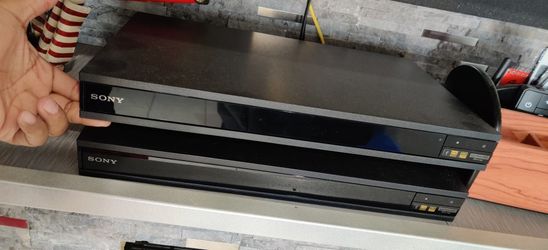 Sony 3D 4k HDR Ultra HD  Hi- Res AudioBlu-Ray Son 2 Cada Uno Por $160