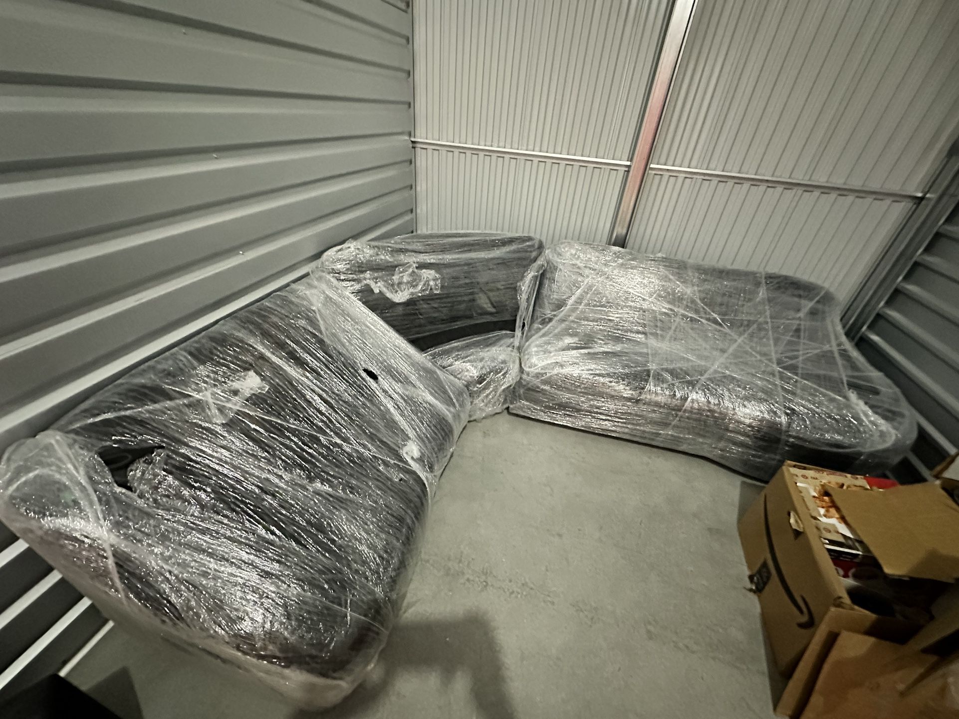 *** BLACK LEATHER L SHAPED SECTIONAL COUCH & DRESSER ***