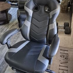New Gaming Chair With Leg Rest 