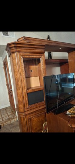 Entertainment center