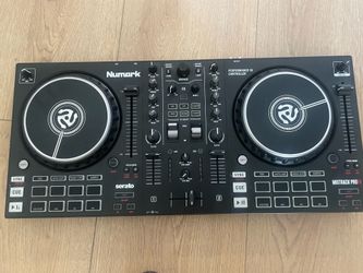 Numark Mixtrack PRO FX DJ Controller