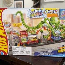 Hot wheels Onto car wash