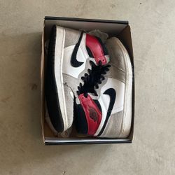 Air Jordan Retro High Og Red And White 