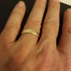 Men's Gold Wedding band 