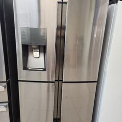 Un Refrijerador Cuatro Puertas SamNSuNG Tres Meses De Garantia Se Yeba Adomisilio