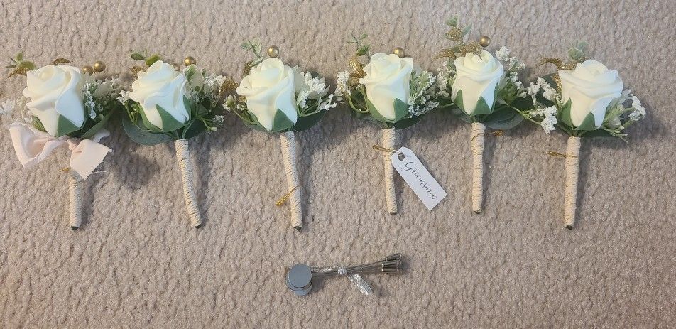 Groom & Groomsmen's Boutonnieres, 6 Total.