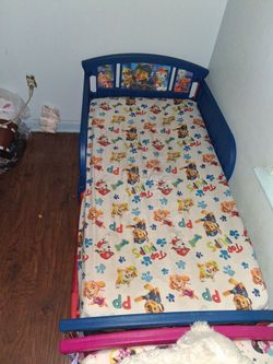 Boy toddler bed with sheet cover and mattress
