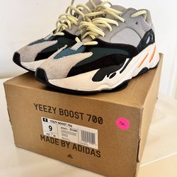 Yeezy 700 size 9