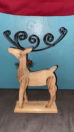 WOODEN REINDEERS
