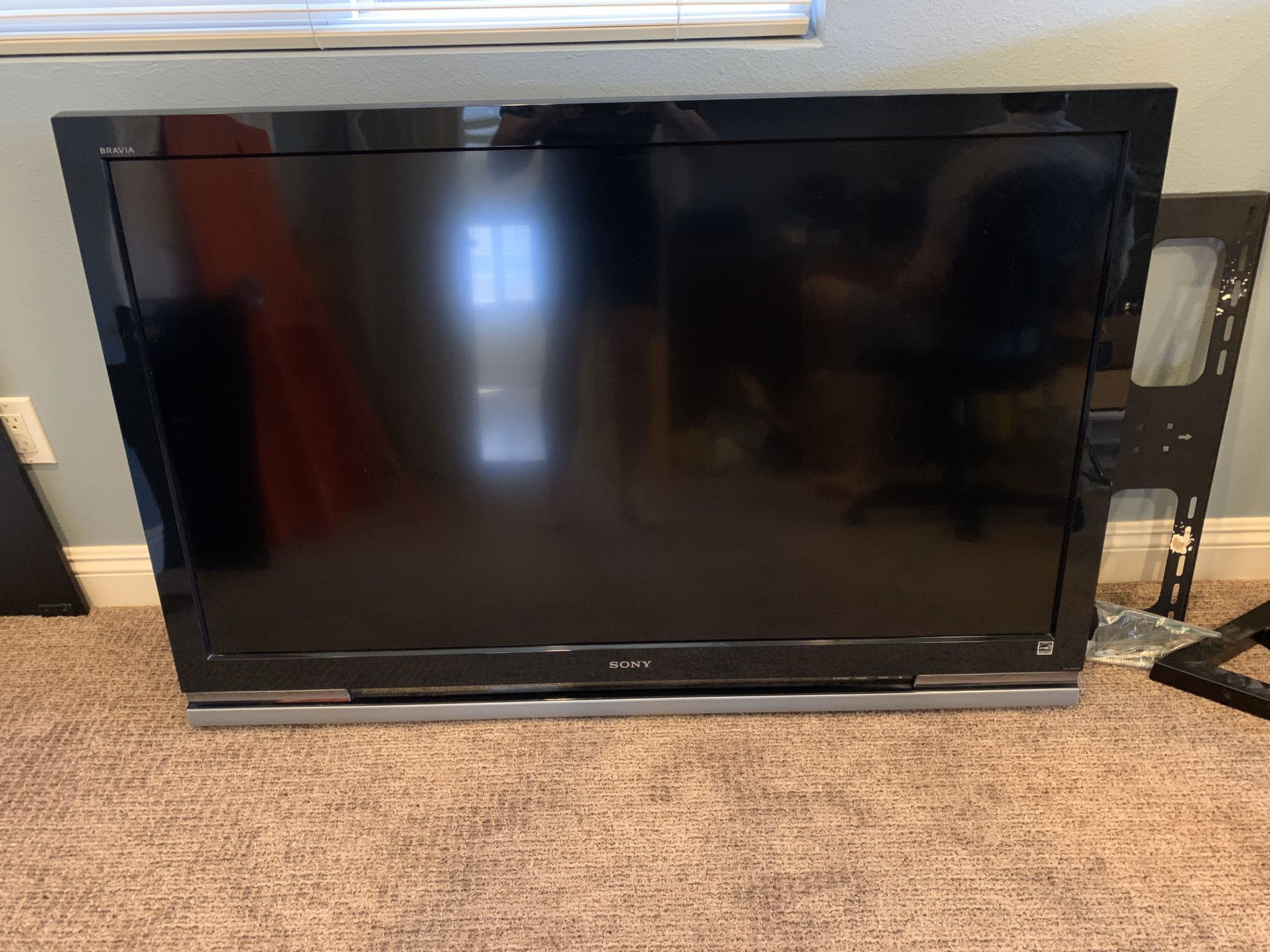 Sony Bravia 52” LCD TV, Includes Wall Mount!