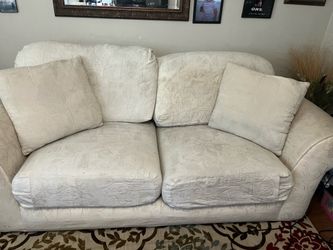 Cream sofa 86”