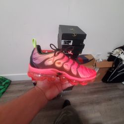 Air Vapormax Plus  Size 8.5 