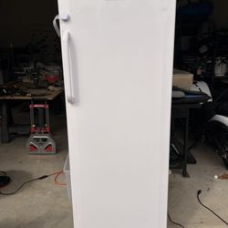 Upright freezer