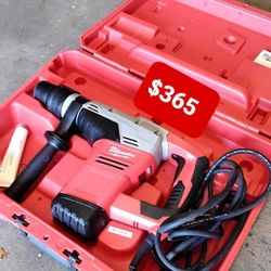 MILWAUKEE CORDED ROTARY HAMMER 