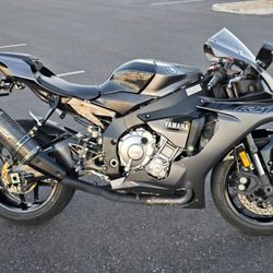 2016 Yamaha R1