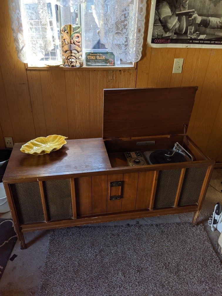Vintage 1964 Motorola Solid State Stereo Cabinet