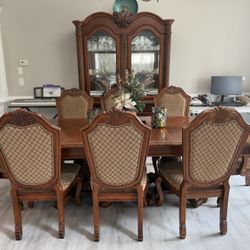 Dining Table With 8 Chairs And China Cabinet 