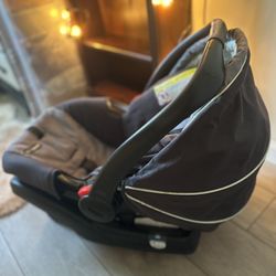 Graco Carseat with the base