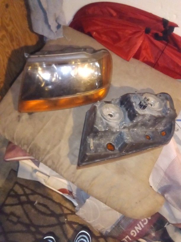 Stock Head Lights For A 03-08 Crysler 300