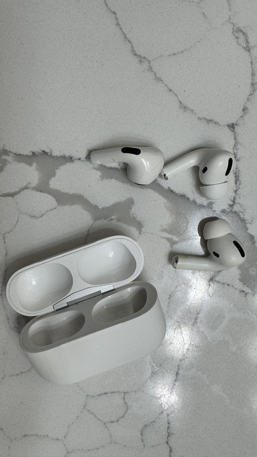 Apple AirPods Pro (SEE DESCRIPTION)