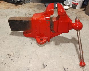 Blacksmith YOST MFG CO 3 Hole Mount Large Machinist Bench Vise 104 1/2 Heavy Duty
