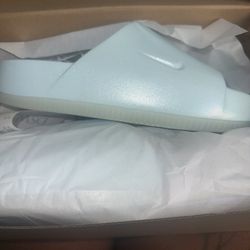 Women’s Nike Slides 