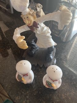 Chef salt, Pepper, & botell holder