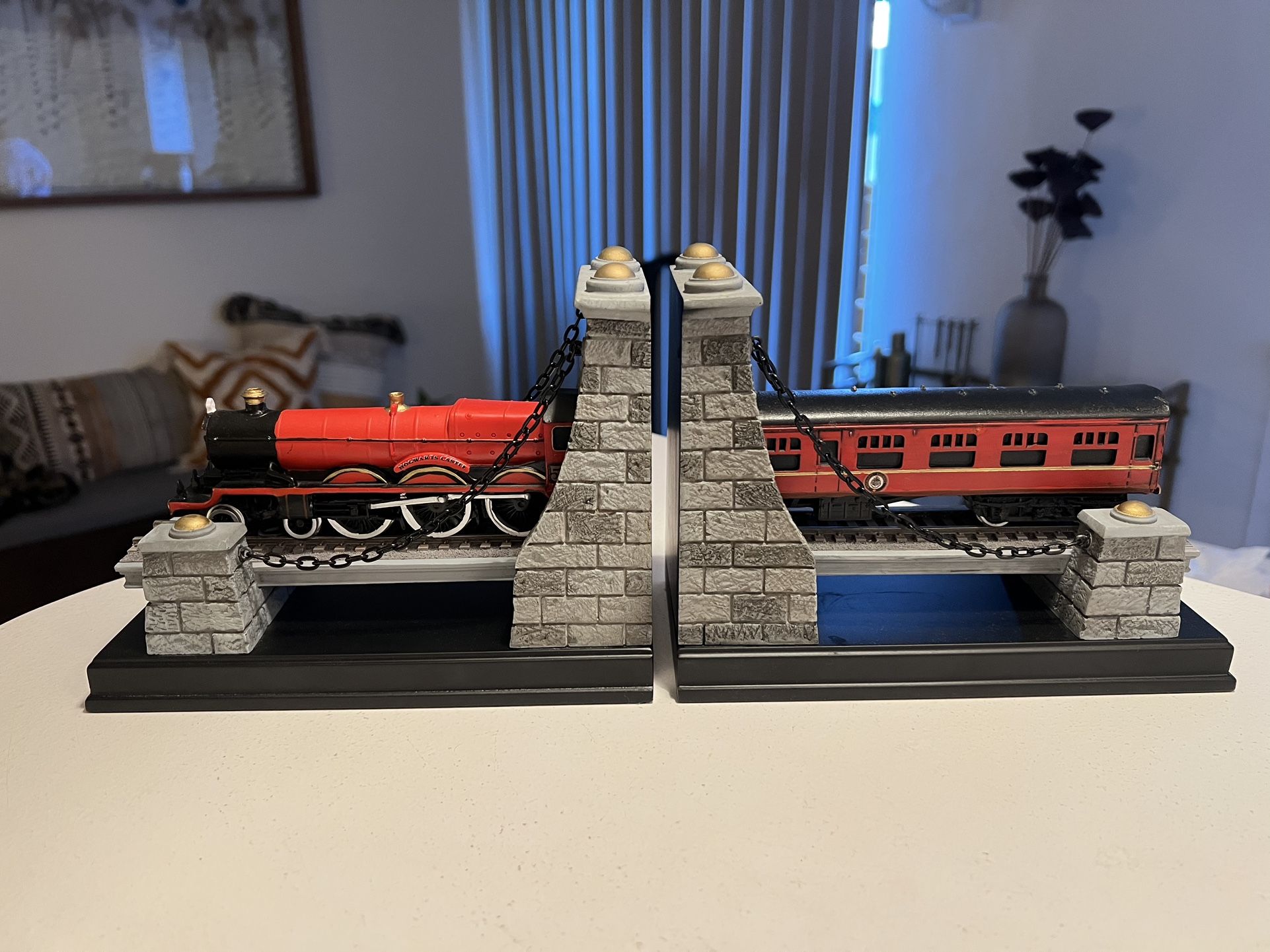 The Noble Collection Harry Potter Hogwarts Express Bookends