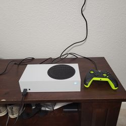 Xbox Series S With Controller 