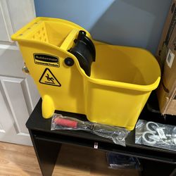 Rubbermaid Commercial Products 31 QT Tandem Mop Bucket And Wringer Combo On Wheels, Yellow, For - View #4