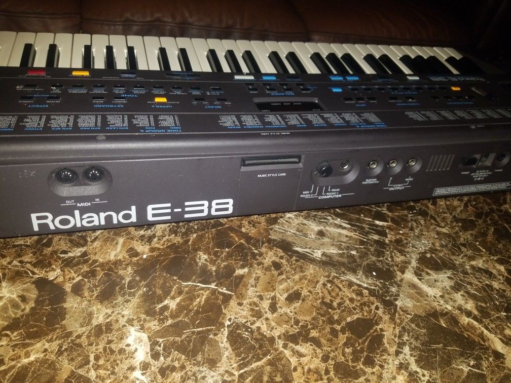 Roland E-38 inteligent keyboard