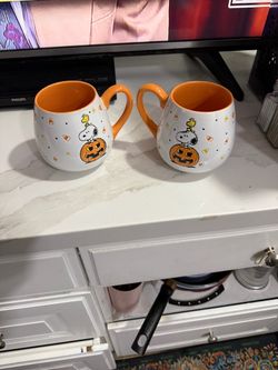 Peanuts, trick-or-treat coffee mugs