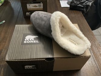 Sorel Size 8 Slides $50 Brand New Grey
