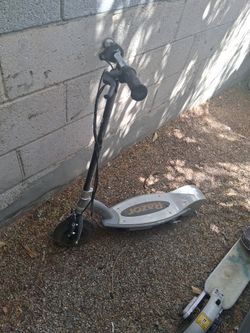 $20 SCOOTER NO CHARGE I don't know if it works