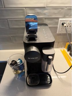 Delonghi Lattissima nespresso machine