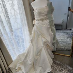 Casablanca Bridal 