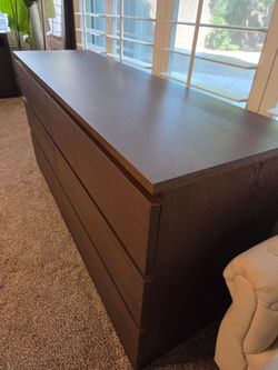 6-Drawer Brown Dresser – Excellent Condition