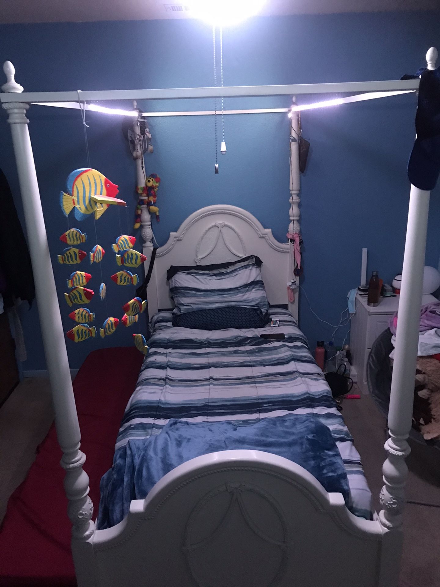 Canopy bed With trundle bed, mattresses and bed frame, twin size. Like brand new, 300$