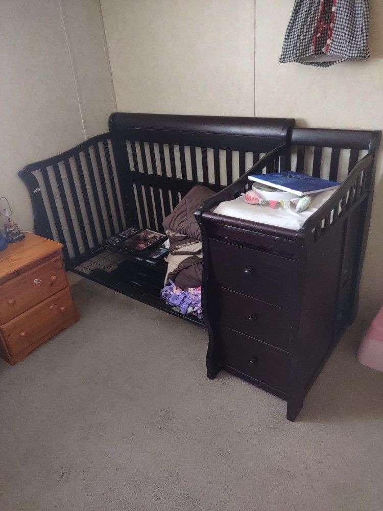 Baby Crib W/Changer