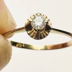 18k Gold Ring size 5