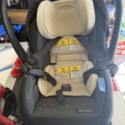 Graco SnugRide 35 Lite LX Infant Car Seat With Car Base 