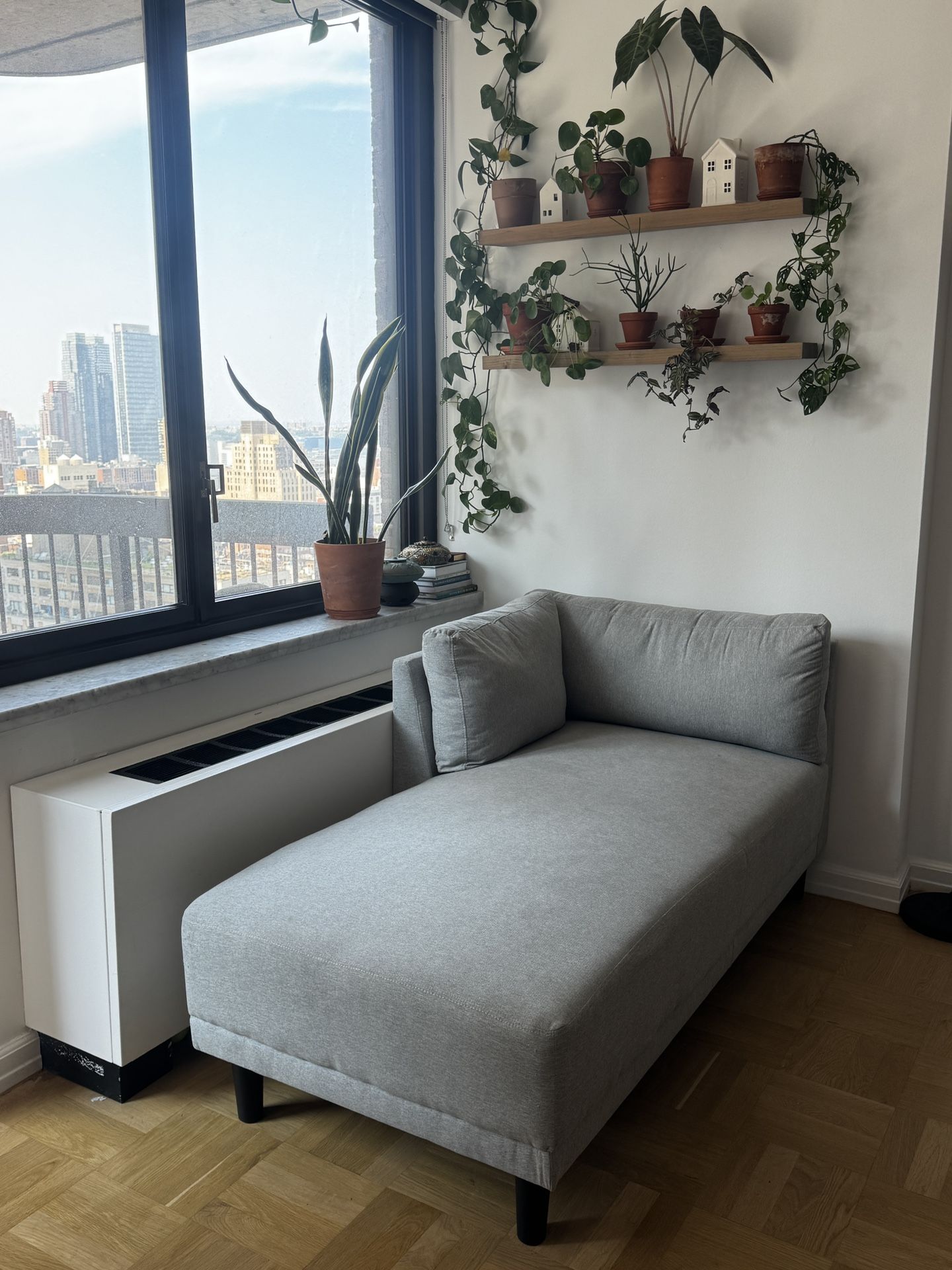 Modern chaise Lounge