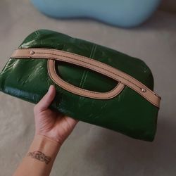 Nine West - Green Clutching
