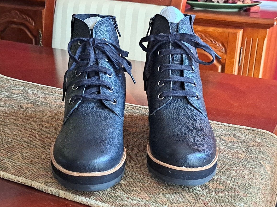 Black Women's Wedge Boot Size 8