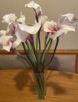 Silk flowers with a clear vase