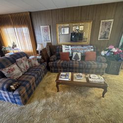 Living Room Set- Free If Picked Up On 10/11