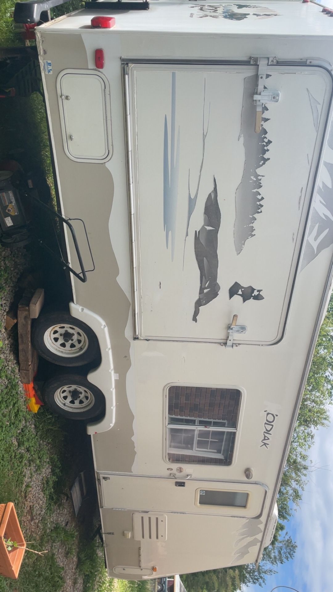 07 Kodiak Hybrid Camper