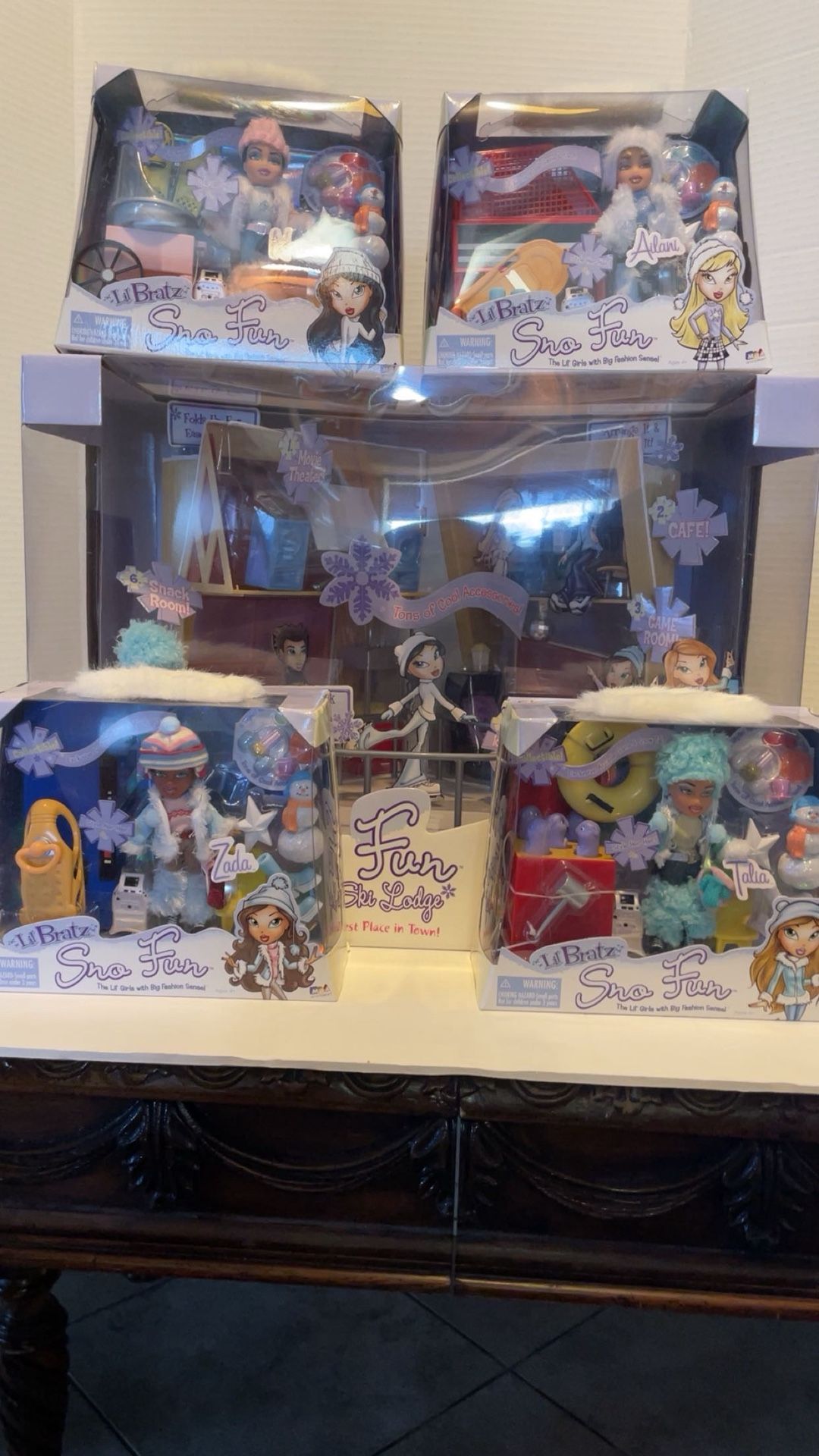 Lil’ Bratz Sno Fun Ski Lodge Sets 2004