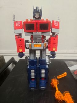 Lego Optimus Prime complete with manual